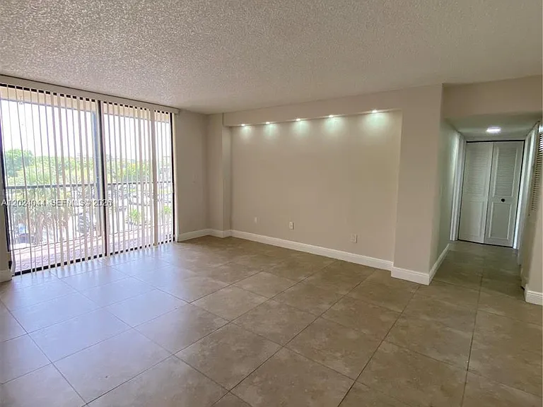 8635 NW 8th St #305 — Photo 2