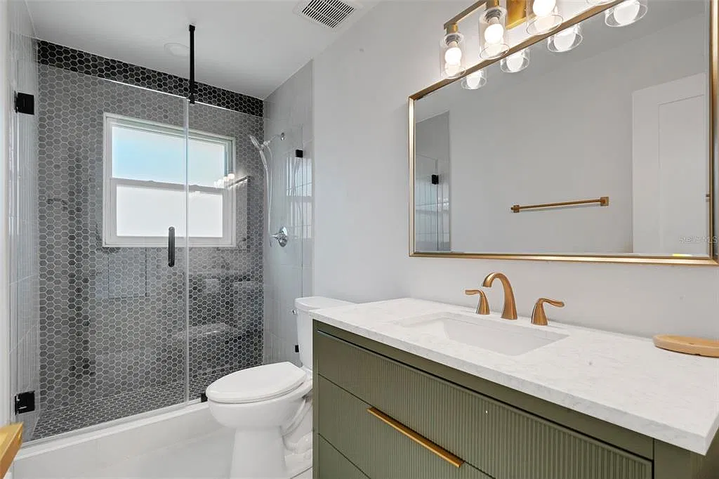 2 bed, 2.0 bath, 735 sqft, $2,100 — Photo 2