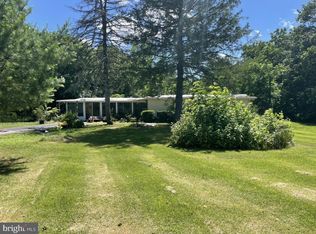 8 S Locust Ln, Mechanicsburg, PA 17050