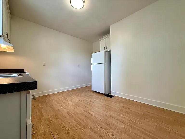 1825 Roanoke Ave #4 — Photo 11