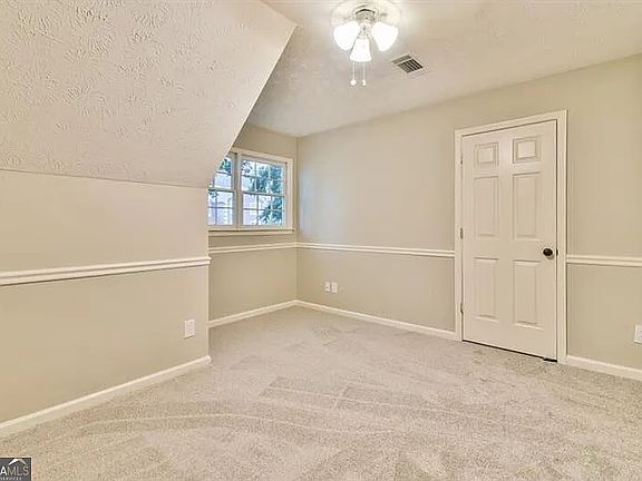 middle bedroom upstairs