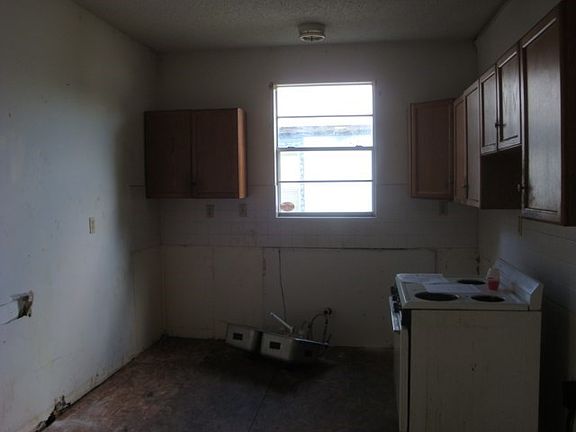 2nd image of 837 Avenue C