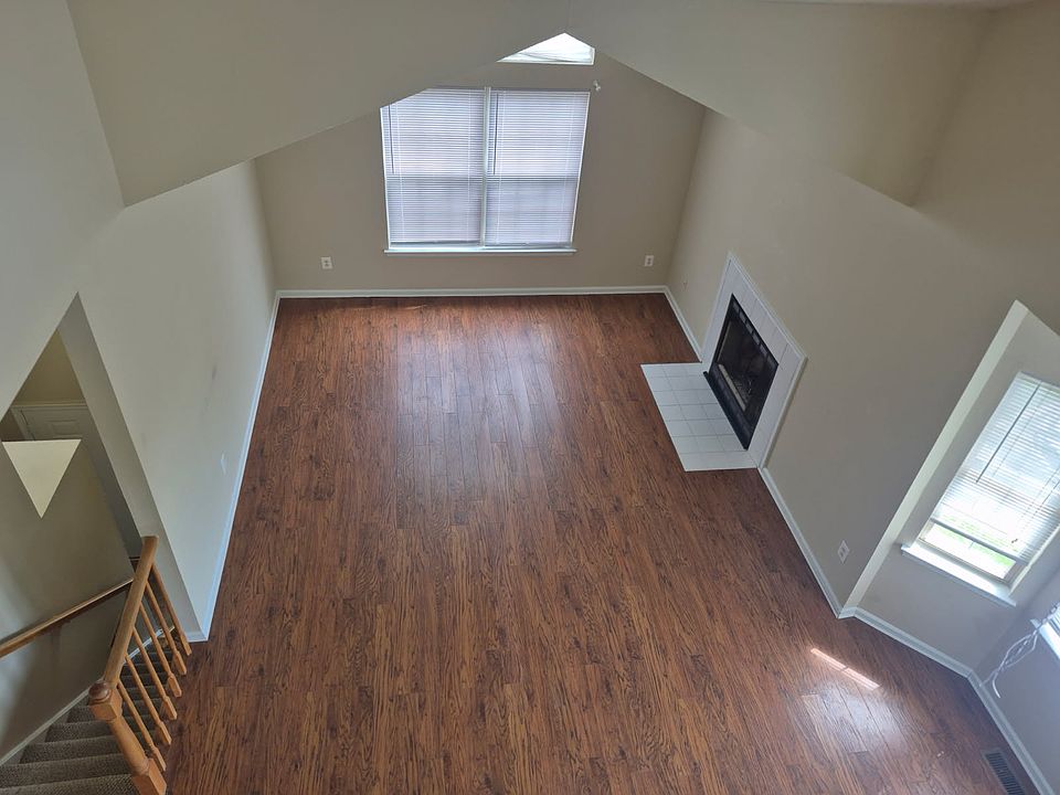 1st image of 2102 Brookhaven Dr #1