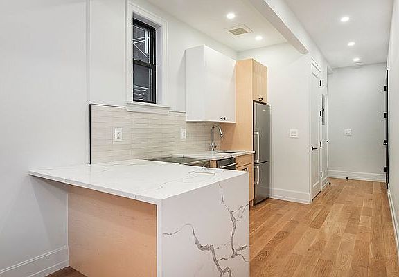 4th image of 117 N 4th St