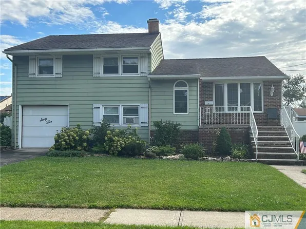 65 Webb Dr, Fords, NJ 08863