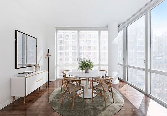 3rd image of 225 E 34th St APT 4F
