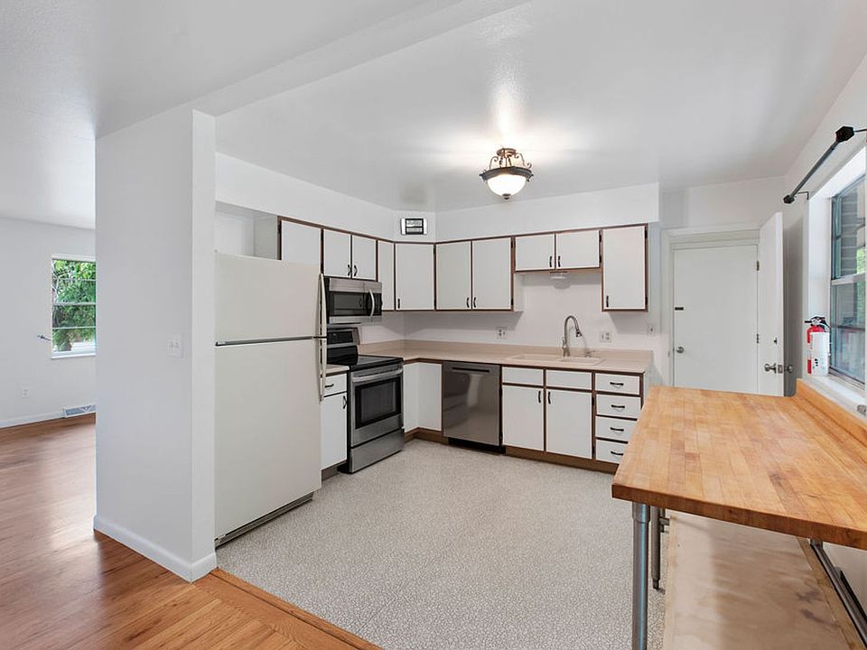 1st image of 2716 Meadowlark Ave