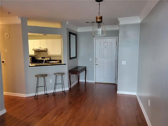 5th image of 3334 Peachtree Rd NE APT 404