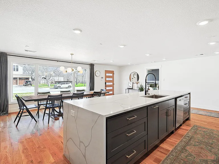304 Bowie St — Photo 11