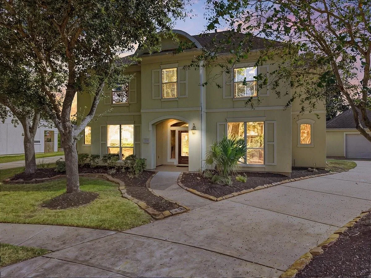 6 bed, 3.5 bath, 4120 sqft, $3,950 — Photo 1