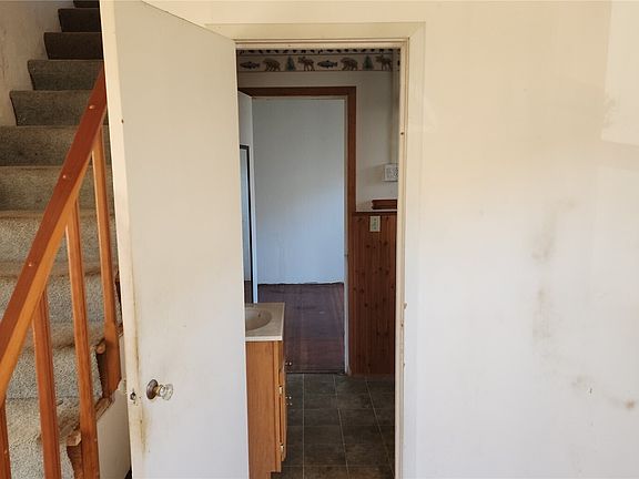 4th image of 415 E Lopez Ave