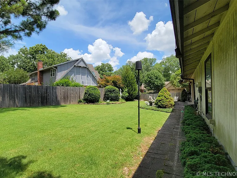 4027 E 82nd Pl — Photo 36