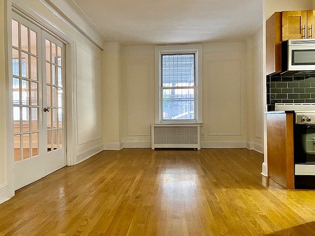1st image of 910 W End Ave APT 1D