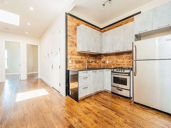 2nd image of 179 Putnam Ave #4
