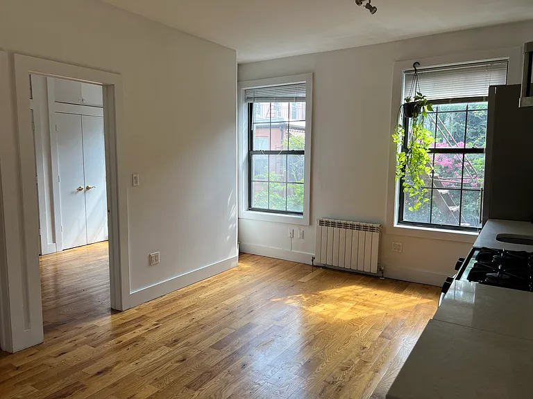 152 Franklin St #2R — Photo 1