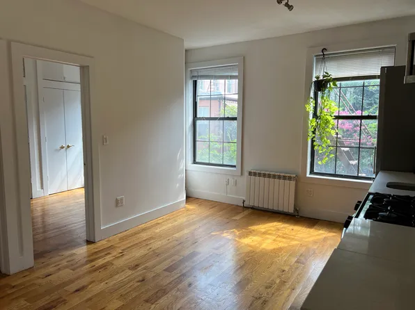 152 Franklin Street image 1 of 14