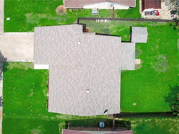3rd image of 722 Ravencroft Dr