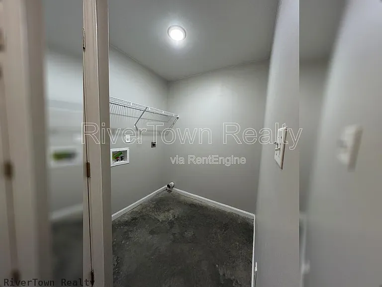3858 Ajanders Dr — Photo 7