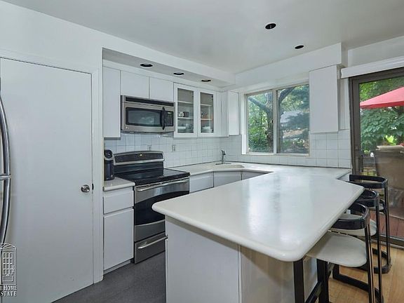 3rd image of 3944 46th St