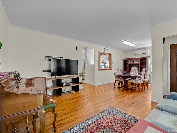 4th image of 56-21 E Hampton Boulevard
