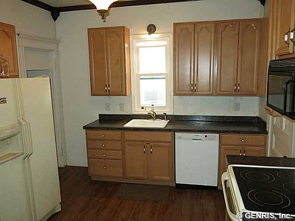 5th image of 110 Hubbell St