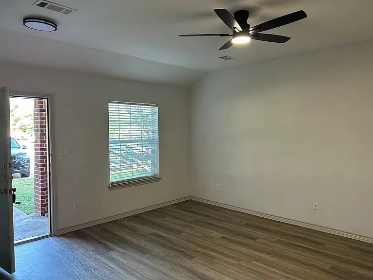 1611 Enloe Ct — Photo 5