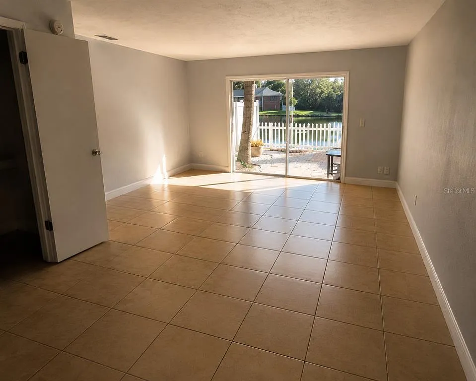 2 bed, 1.5 bath, 1088 sqft, $1,699 — Photo 3