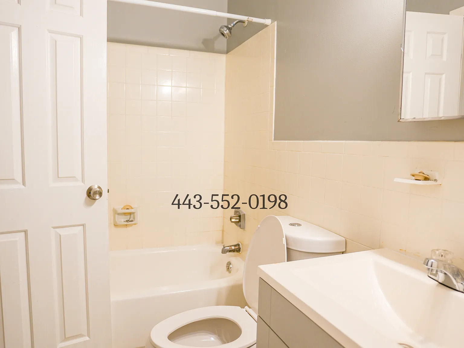 2419 Greenmount Ave — Photo 4