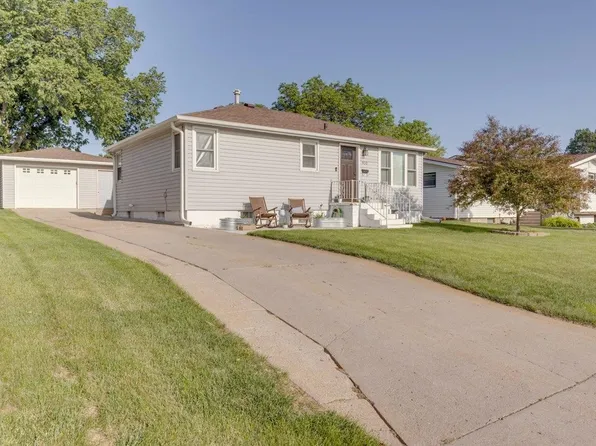 910 E 7th St, McCook, NE 69001