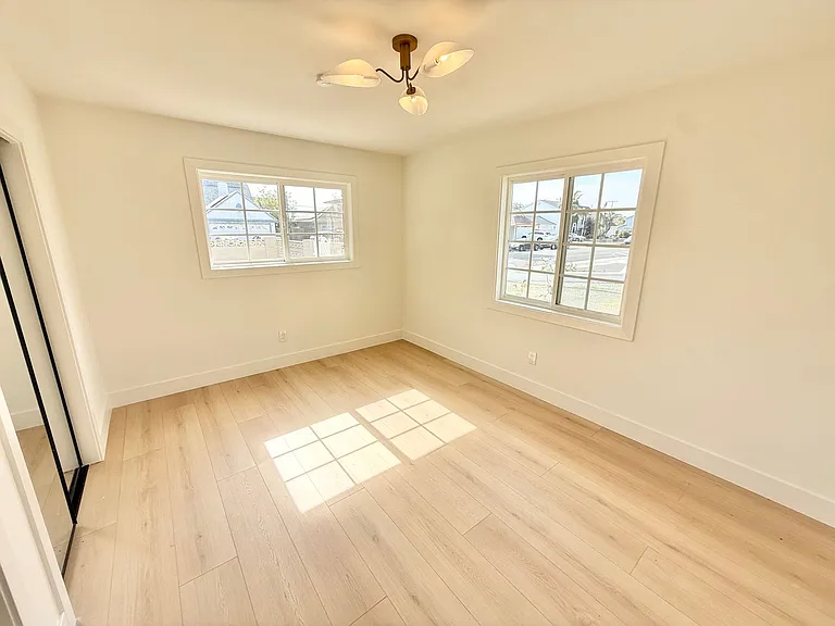2902 E Winfield Ave — Photo 11