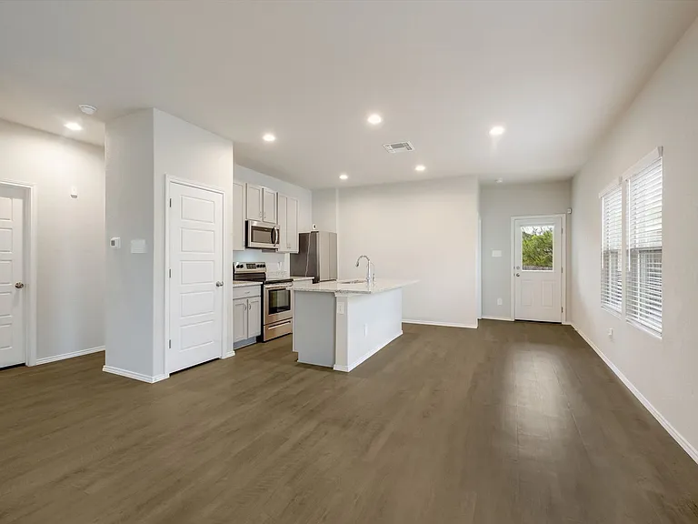 3023 Laguna Clfs — Photo 9