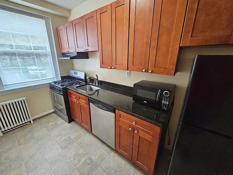 2060 N Vermont Street — Photo 6
