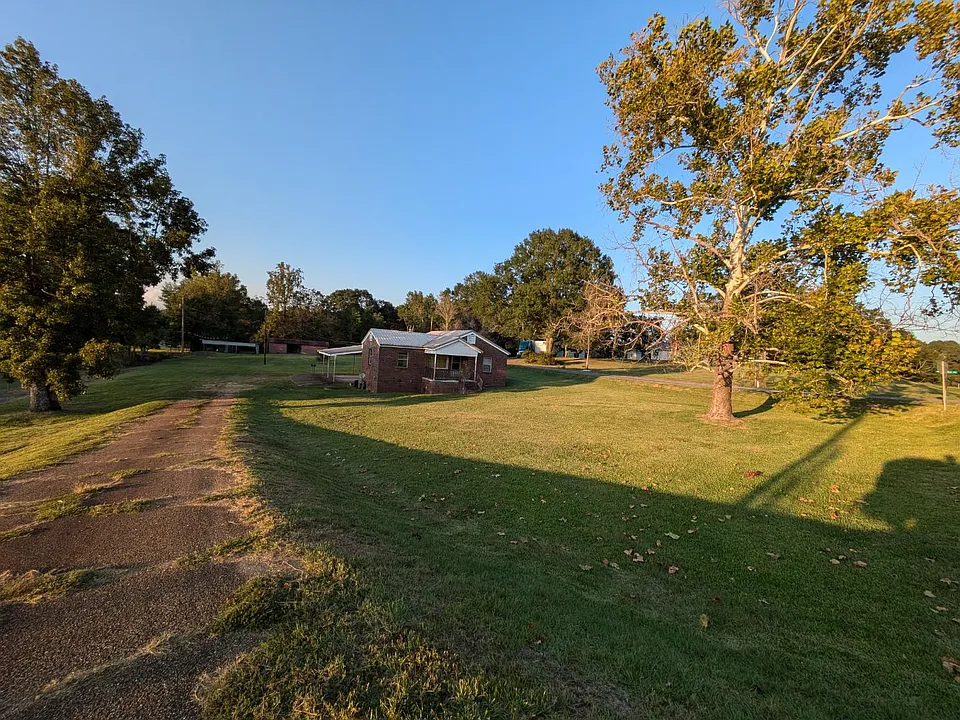 3113 Highway 44 E