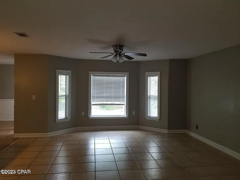 202 Castile Cir — Photo 11