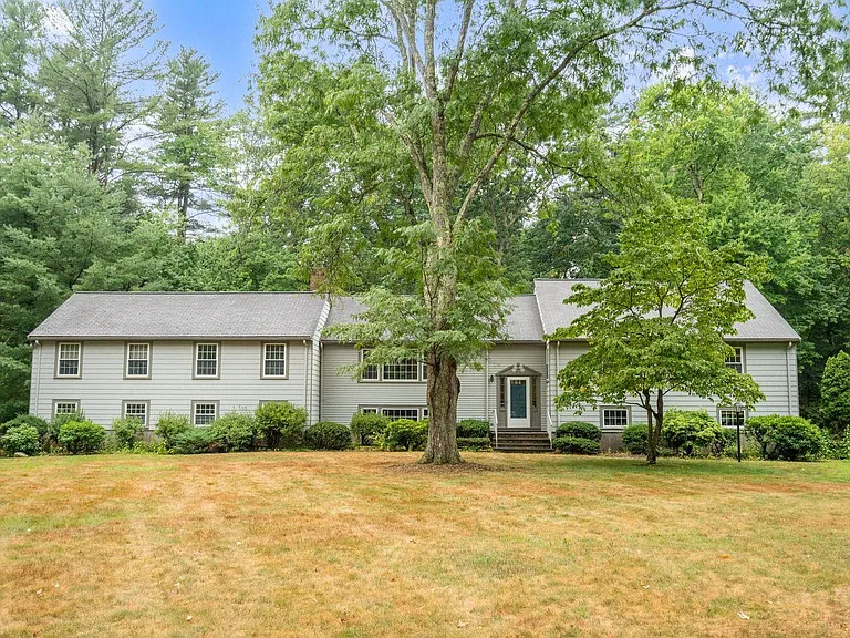 10 Radcliffe Rd — Photo 1