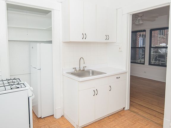 4th image of 525 W Fullerton Pkwy APT 10