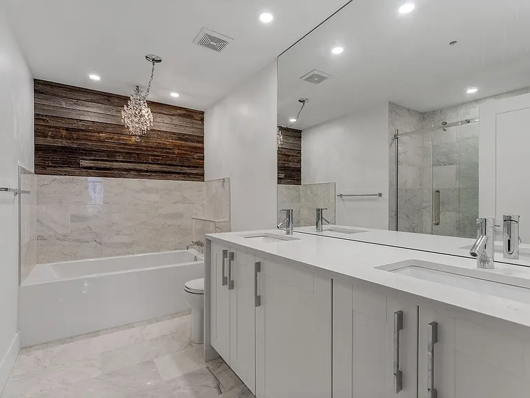923 15th Ave SW #407 — Photo 16