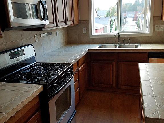 4th image of 3537 SE Ironwood Ave