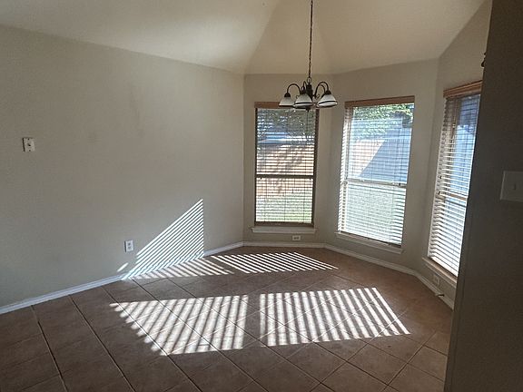 4th image of 616 Inglewood Trl