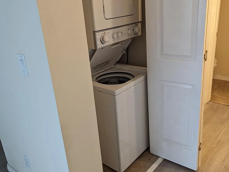 240 W Lincoln Ave W #6 — Photo 4