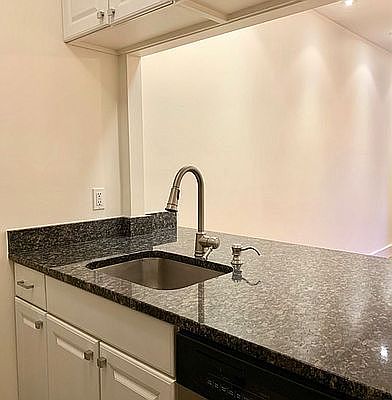 5th image of 104 Perry St APT 5C