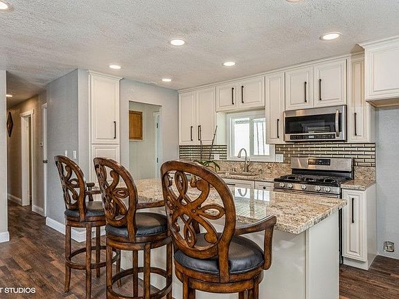 3rd image of 8574 Calais Cir