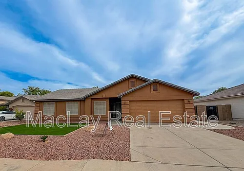 2863 E Oakland Ct Photo 1