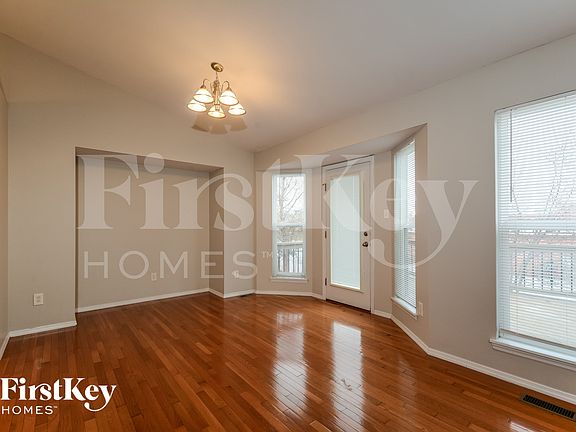 5th image of 14 Rivermeadows Dr