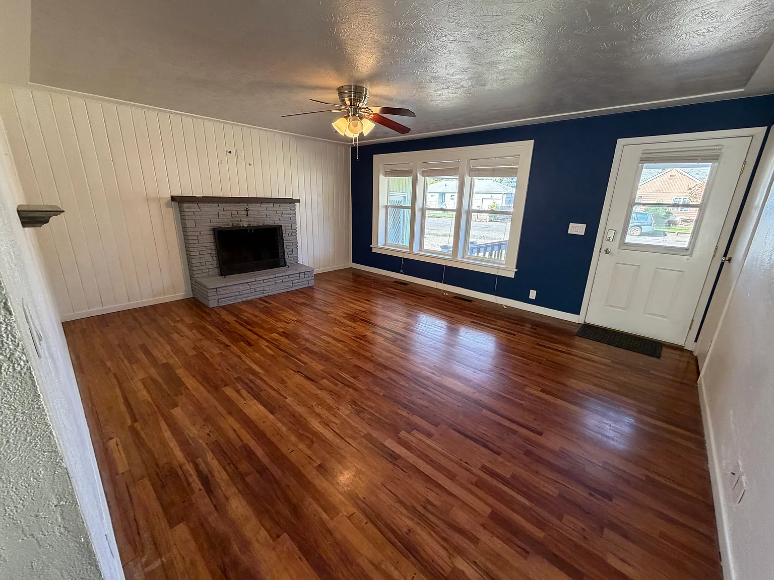 3 bed, 1245 sqft, $2,300 — Photo 2