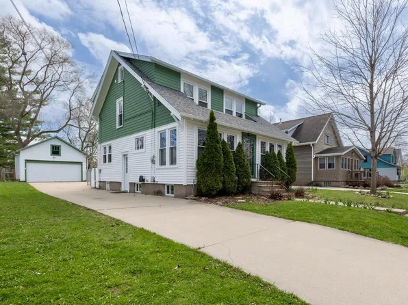 415 South Concord ROAD, Oconomowoc, WI 53066