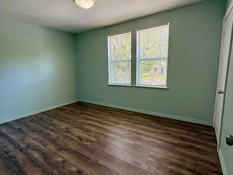 844 Saranac St — Photo 17