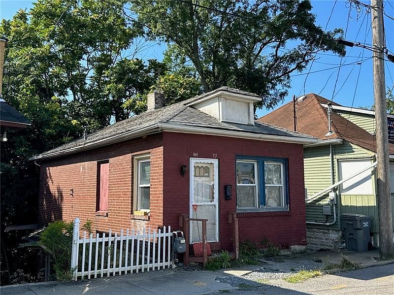 425 Wampum Ave, Ellwood City, PA 16117 Zillow