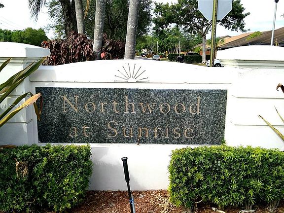 3rd image of 2614 N Nob Hill Rd #2614