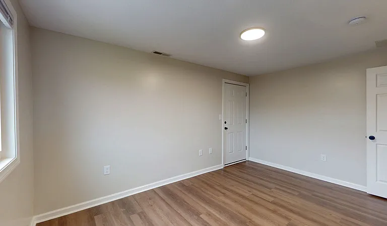 569 Center St — Photo 11